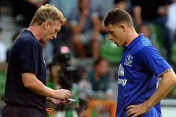 David Moyes và các HLV ở Everton đã trở thành gia đình của Barkley.