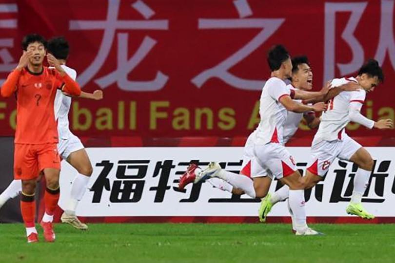 U22 Việt Nam ăn mừng sau bàn thắng.