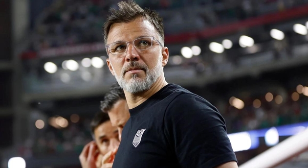 Anthony Hudson thắng trận ra mắt tuyển Thái Lan.