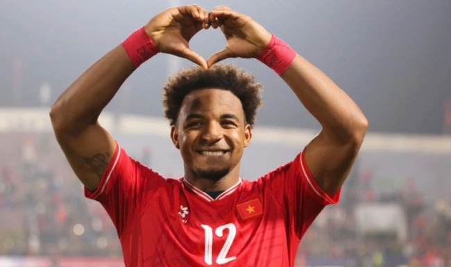 Xuân Son trong màu áo tuyển Việt Nam.