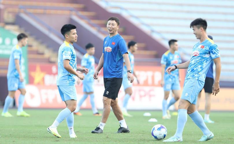 HLV Kim Sang Sik cần có giải pháp để tránh phụ thuộc vào Xuân Son.