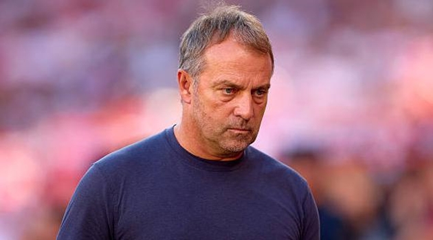 Hansi Flick đoán một loạt tin vui về lực lượng của Barcelona.