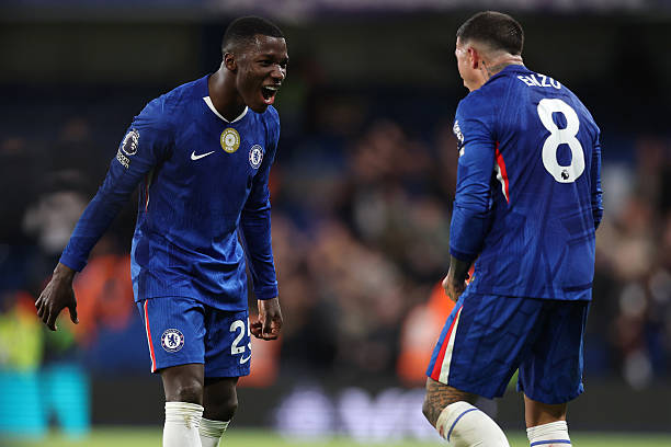 Moises Caicedo và Enzo Fernandez khiến người hâm mộ Chelsea gợi nhớ lại cặp đôi N'golo Kante cùng Nemanja Matic trước đây.