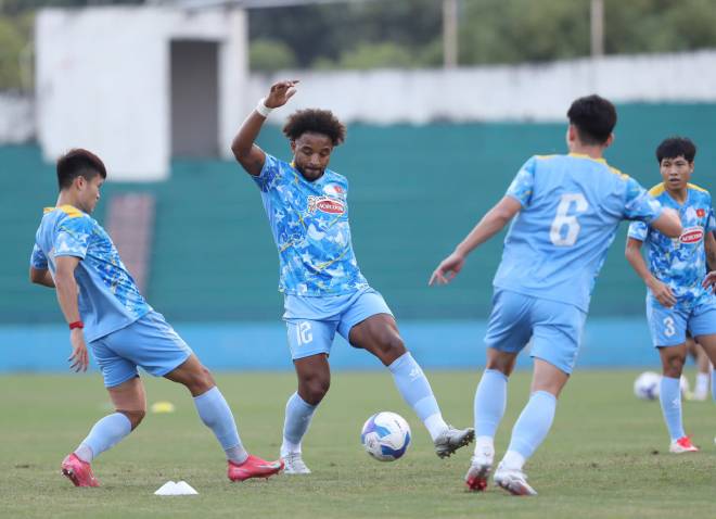 Xuân Son thu hút sự chú ý trong lần trở lại ĐT Việt Nam.