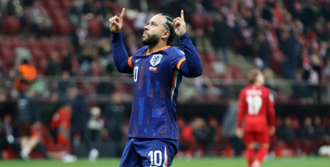 Depay ghi bàn gỡ hòa cho Hà Lan.