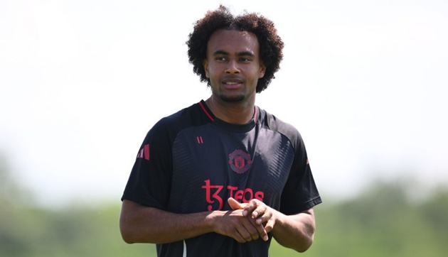 Roma tích cực theo đuổi Zirkzee