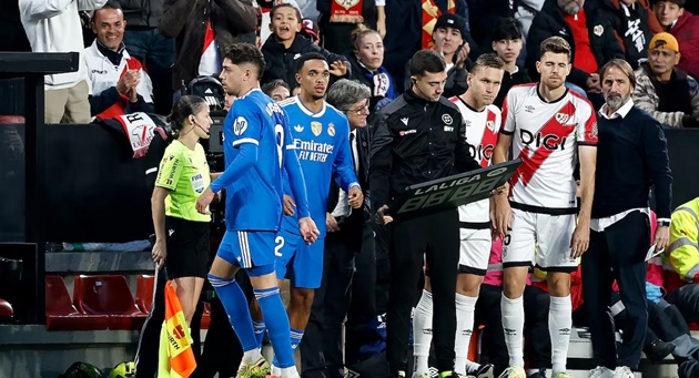 Real Madrid gặp vấn đề ở vị trí hậu vệ phải.