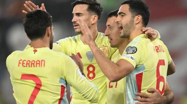 Tây Ban Nha giành thắng lợi thuyết phục trước Georgia.