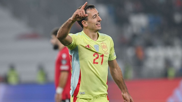 Mikel Oyarzabal có duyên trong màu áo ĐTQG