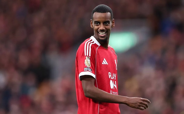 Isak rời Newcastle để đến Liverpool hè này.