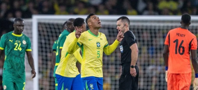 Casemiro trong màu áo Brazil.