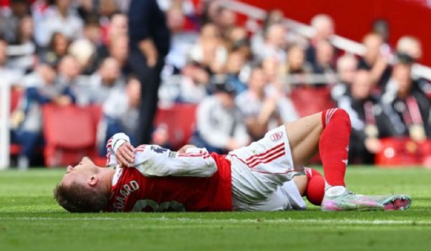 Đội trưởng Odegaard của Arsenal gặp chấn thương vai.