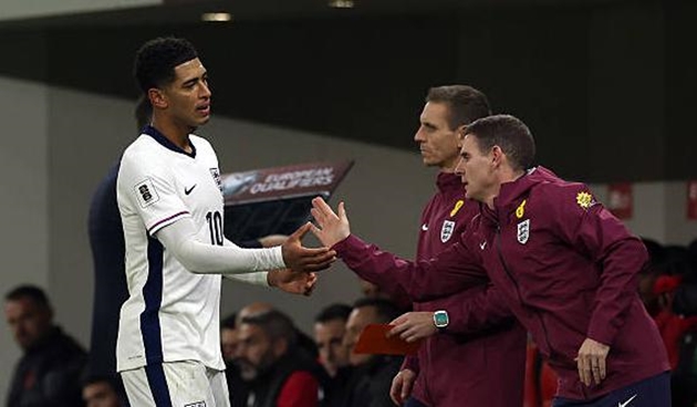 Jude Bellingham không hài lòng vì bị thay ra giữa chừng.