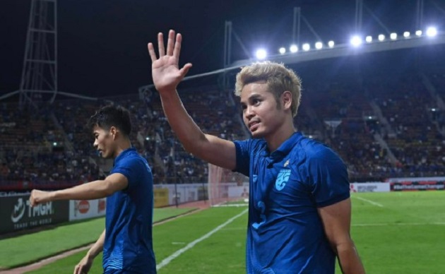 Theerathon Bunmathan sẽ trở lại tuyển Thái Lan.