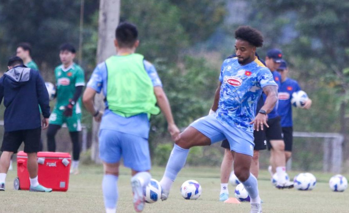 Ảnh bài viết Điểm tin bóng đá Việt Nam 18/11: Xuân Son chưa chắc đá chính trận gặp Lào; Hà Nội FC giữ chân Văn Tùng