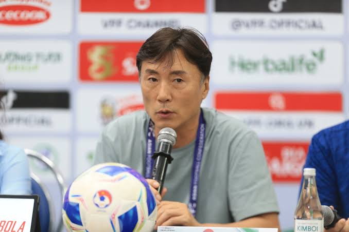 Ảnh bài viết HLV tuyển Lào: Việt Nam mạnh hơn Malaysia