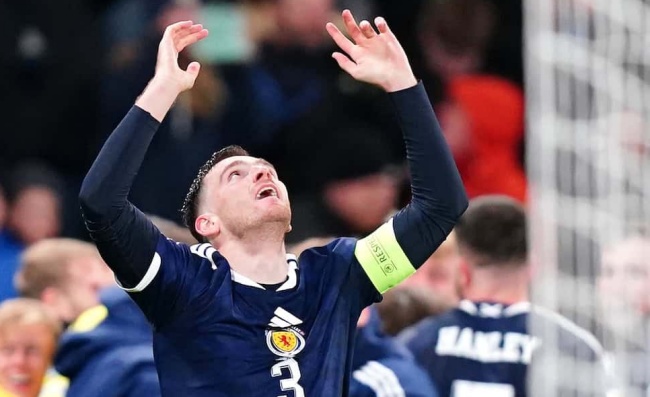 Robertson nhớ đến người đồng đội quá cố Jota.