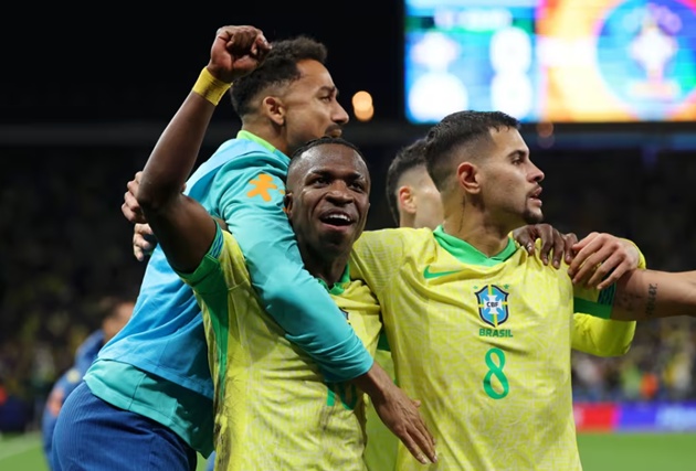 Thầy trò Ancelotti tạm gác những hoài nghi trên hành trình đến World Cup.