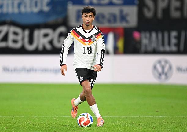 Nathaniel Brown lọt vào tầm ngắm của Arsenal. 