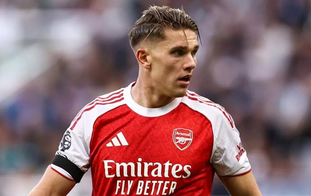 Viktor Gyokeres gây tranh cãi tại Arsenal.