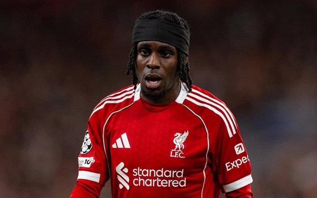  Frimpong khởi đầu không suôn sẻ ở Liverpool.