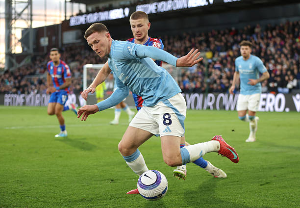 Ảnh bài viết Chelsea "nổ" bom tấn tuyến giữa: Elliot Anderson hay Adam Wharton?