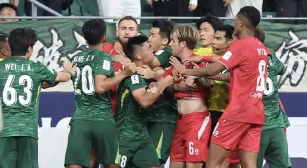 Công an Hà Nội xô xát với Beijing Guoan.