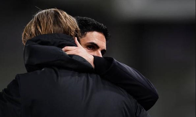 Thomas Frank và Mikel Arteta hứa hẹn đem đến cuộc đối đầu thú vị.