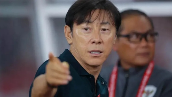 HLV Shin được CLB Malaysia săn đón.