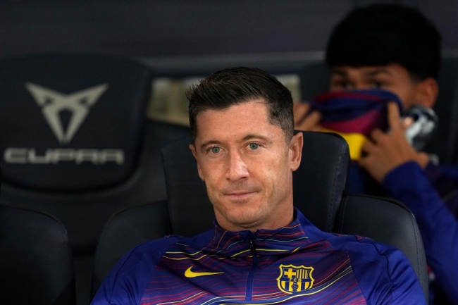 Lewandowski có thể chia tay Barca.