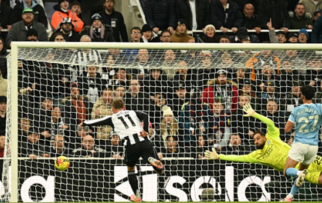 Ảnh bài viết Howe ôm đầu khi Newcastle phung phí bốn cơ hội trước Man City