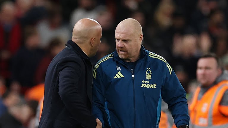 Dyche hài lòng sau trận thắng Liverpool.