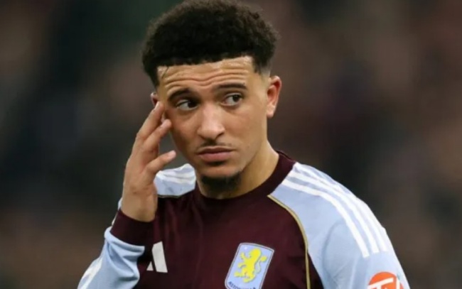 Sancho hóa người thừa ở Aston Villa.