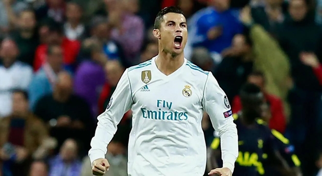 Cristiano Ronaldo là một tượng đài tại Santiago Bernabeu.