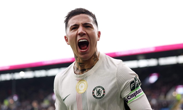 Là tiền vệ, nhưng Enzo rất mắn bàn tại Chelsesa