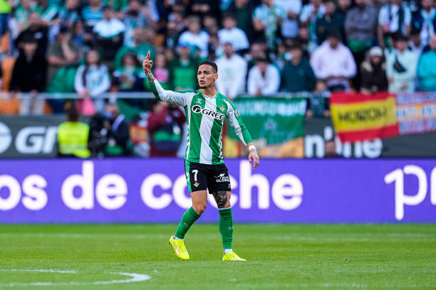 Ảnh bài viết Antony nhận thẻ đỏ, Real Betis chia điểm trên sân nhà