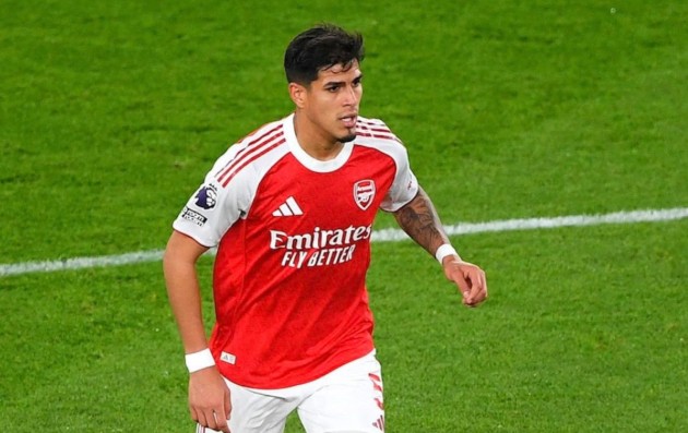 Piero Hincapie – 7.1 điểm. Hincapie thay Gabriel và thể hiện sự chắc chắn. Khả năng xử lý bóng trong chân tốt, hỗ trợ phát triển bóng từ tuyến dưới.