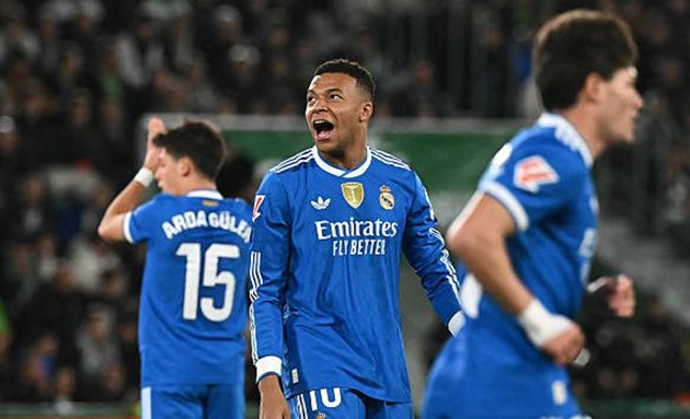 Kylian Mbappe và các đồng đội nhọc nhằn cầm hòa Elche.