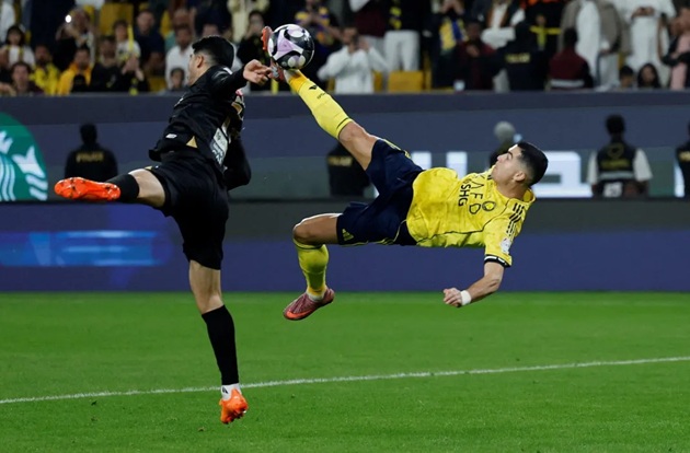 Pha làm bàn đẳng cấp của CR7.