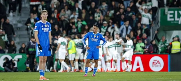 Real Madrid thoát thua Elche.