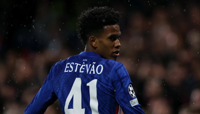 Estevao không được sử dụng trong trận thắng Burnley. 