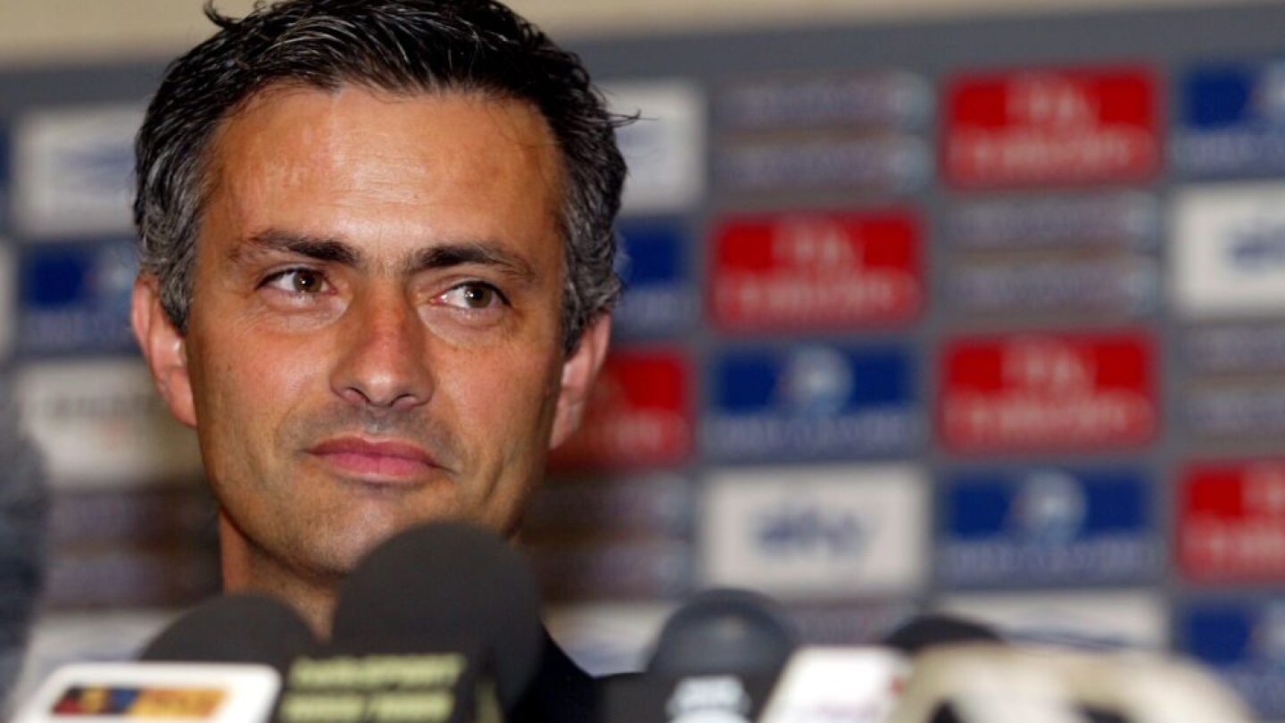 Mourinho luôn biết cách biến những buổi phỏng vấn trở nên hấp dẫn 