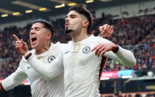 Ảnh bài viết Neville: Chelsea chưa đủ tầm để đua vô địch với Arsenal