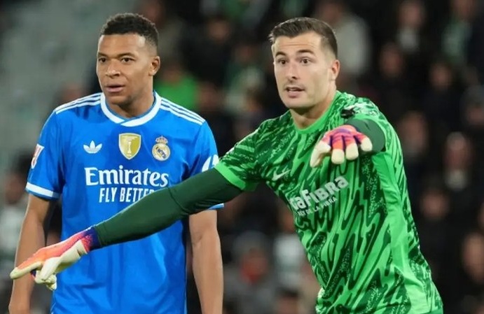 Ảnh bài viết Mbappe bất lực trước Inaki Pena