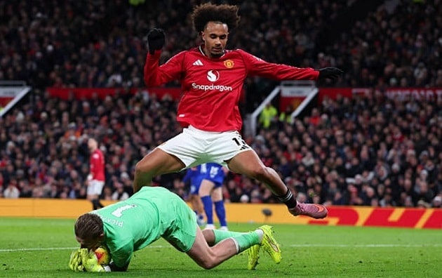 Zirkzee gây thất vọng trong lần hiếm hoi được đá chính tại Ngoại hạng Anh