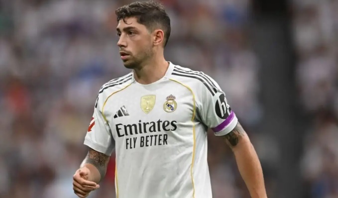 Ảnh bài viết Chuyển nhượng tối 25/11: MU chi 120 triệu euro săn Valverde; Perez ra tối hậu cho Alonso