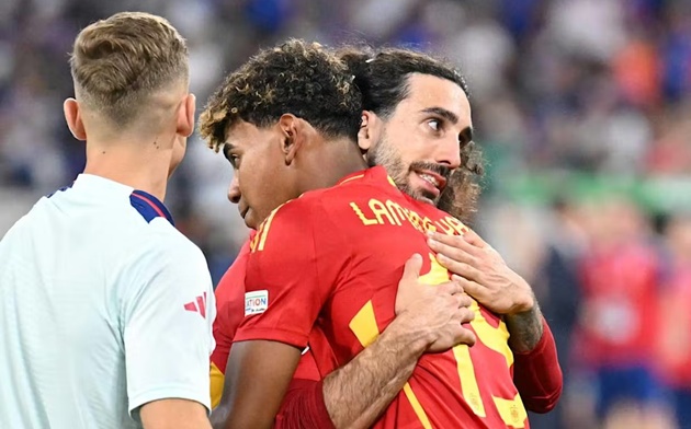 Cucurella có nhiệm vụ bắt chết Yamal