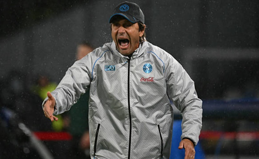 Conte chỉ đạo nhiệt tình từ ngoài đường biên.