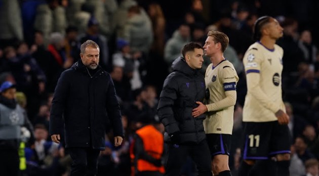 Ảnh bài viết Sự sụp đổ được báo trước: Những sai lầm khiến Barcelona phải trả giá đắt