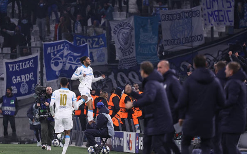 Màn ăn mừng đầy cảm xúc của tiền đạo 36 tuổi.